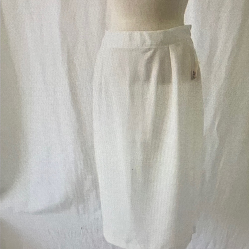 Elegant White Women's Skirt